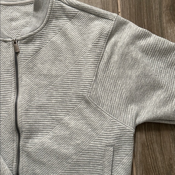 Super soft textured bomber style jacket - Picture 4 of 7